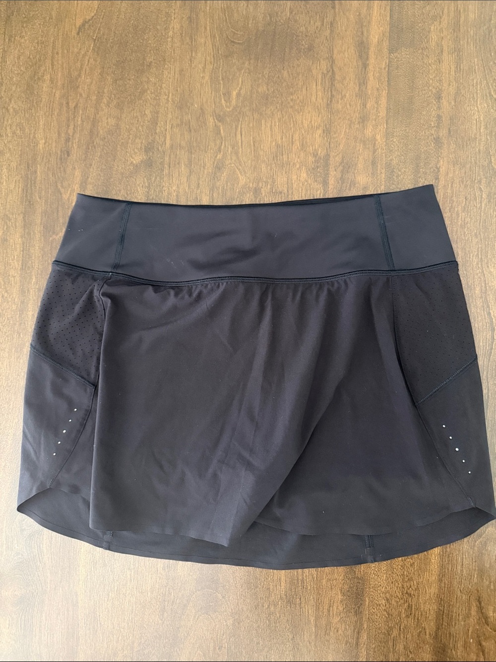 Athleta Run With It 14” Black Skort M